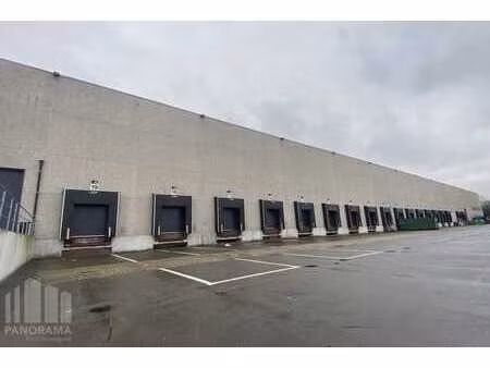 bâtiment logistique de 4.373 m² à la sortie de l' e313