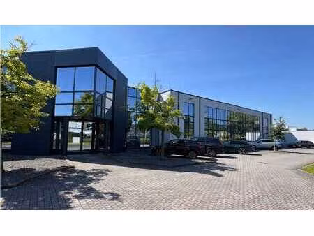 espace de bureaux élégant + mezzanine entre e19 et a12