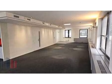 253 m² de bureaux à proximité du ring r0/e40