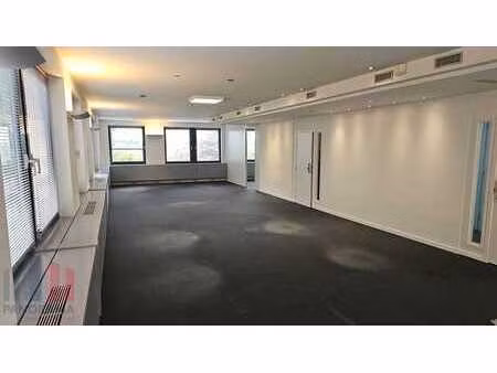 260 m² de bureaux à proximité du ring r0/e40