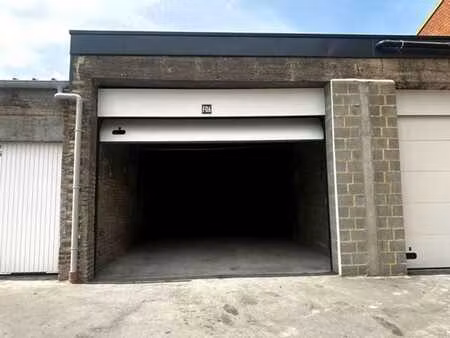entrepôt de 40 m² avec accès sécurisé 7j/7.