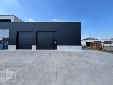 functioneel bedrijfsgebouw op een topligging te sint-niklaas