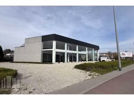 bâtiment commercial polyvalent avec showroom  entrepôt et...