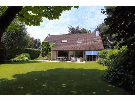 charmante villa avec jardin exposé est près du parc schaveys