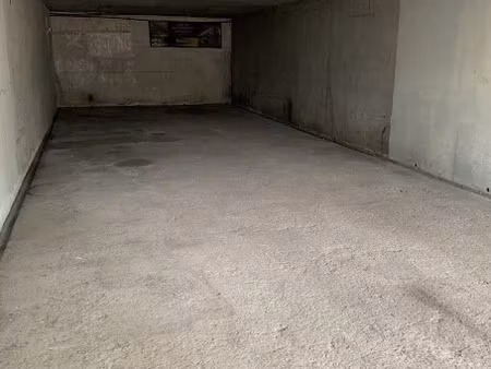 location parking 70 m² à albi (81000)  150 €