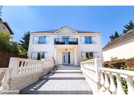 maison 10 pièces 228 m²