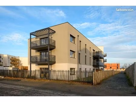 t3 récent 62 m² non meublé avec balcon et stationnement