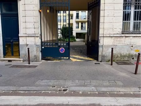 loue parking 12m2 versailles montbauron