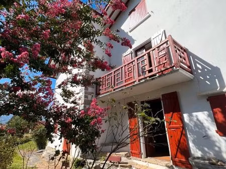 très belle propriété de 1850 en coeur de village