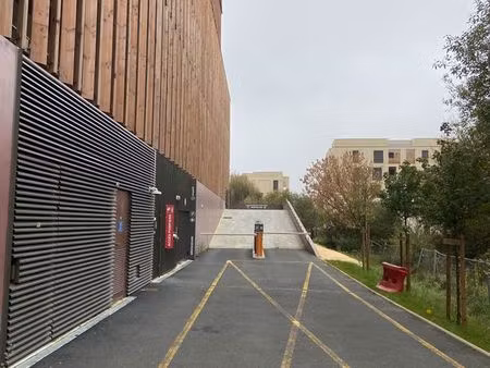 place de parking pmr résidence sécurisée (place ravezies)