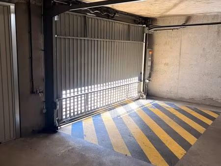 box fermé a louer