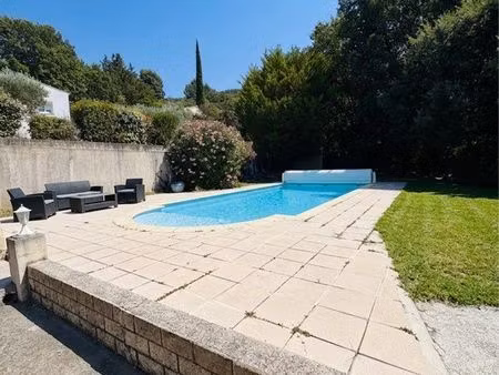 à vendre – maison familiale de 110 m² sur deux niveaux avec piscine  garage et dépendance 