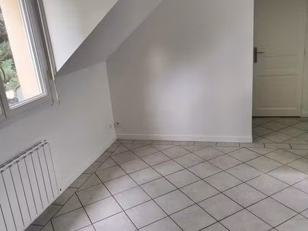 appartement de type f3 de 36m²   secteur