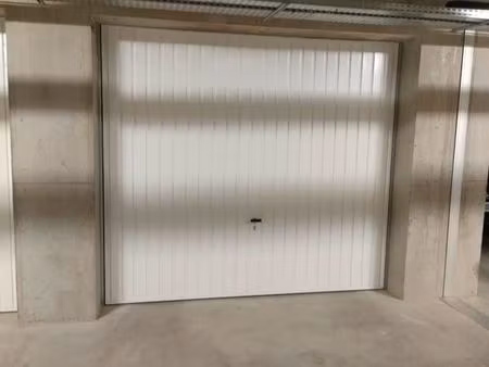 grand garage / box fermé neuf - 16m² - résidence sécurisée - st-nazaire-les-eyme