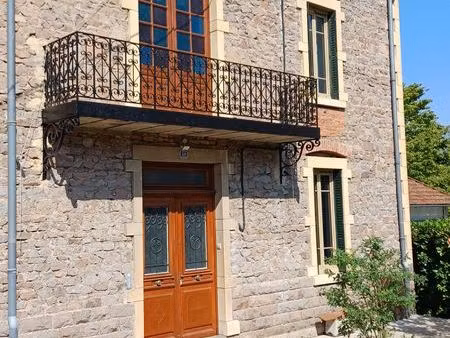 location maison en pierre