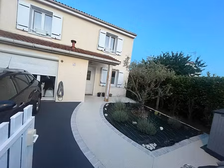 location meublée maison 5 pièces 104.71 m² à tonnay-charente (17430)  950 €