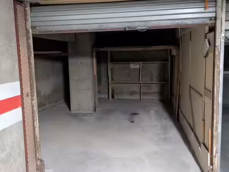 grand garage fermé 22m2 marseille 13003