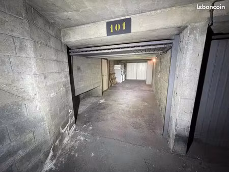 box de stockage - 32 m² - paris 7ème