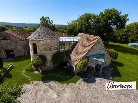 belle propriété quercynoise du xixe siècle avec pigeonnier  gîte indépendant  piscine et..