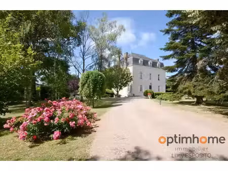 ? élégante maison de maître avec piscine chauffée et parc paysager – saulgond  charente...