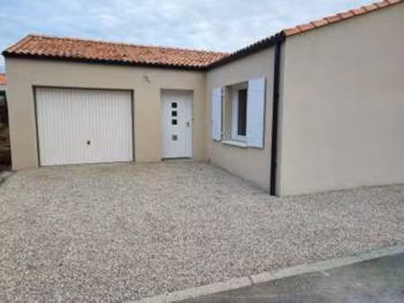 location maison à bournezeau (85480) : à louer / 70m² bournezeau