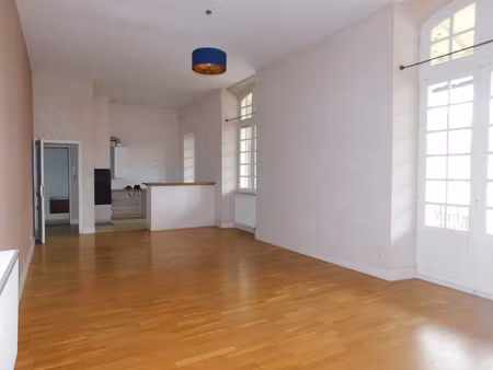 en basse ville d'auch  à vendre appartement t4 de caractère