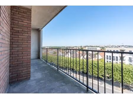 appartement à vendre 3 pièces avec terrasse  vue dégagée sur paris  parking et cave à cham