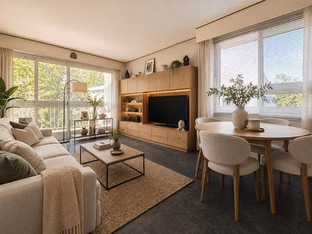 appartement dernier étage avec balcon à verrières-le-buisson