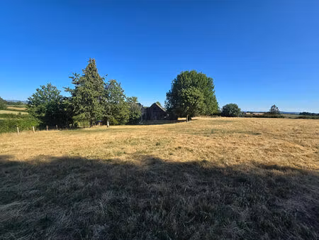 corps de ferme a renover sur 4560m²