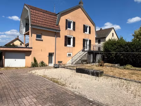 maison au centre ville   171 m2  2 appartements  7 ares  pis