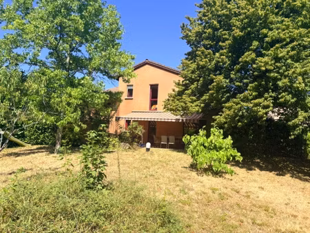 maison t6 sur terrain de 749m2