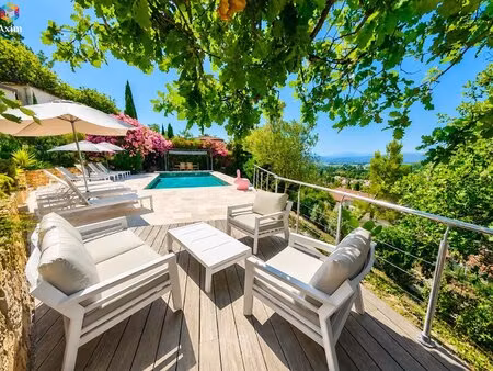 propriété de standing avec piscine  vue panoramique et fort potentiel locatif