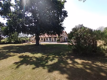 ancienne propriété agricole avec dépendances au calme