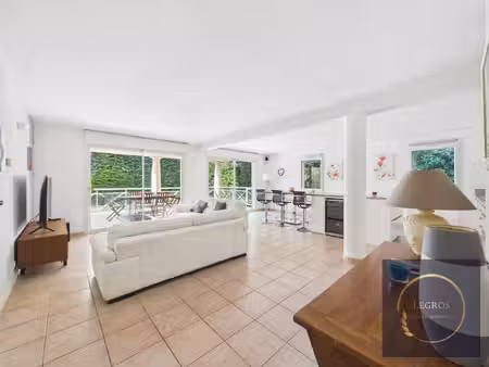appartement de standing de 100m2 t4 avec terrasse de 25 m2 e