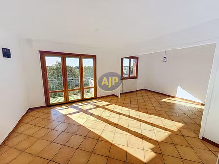 appartement t3 à louer à eysines - 74 29 m² avec balcon et parking extérieur