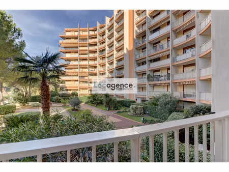 beau studio de 28m2 au 1er étage avec balcon