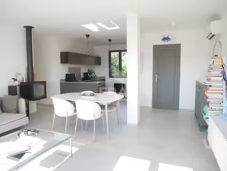 centre village très bel appartement t3/4 de 83 m² prestations de qualité garage et jardin
