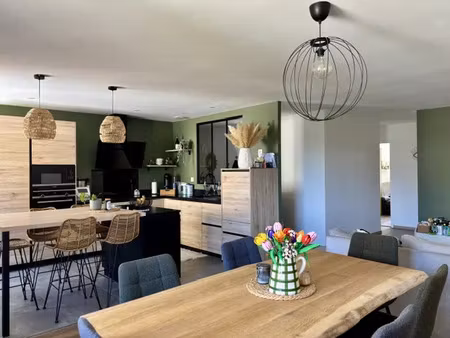 maison rénovée avec grand garage