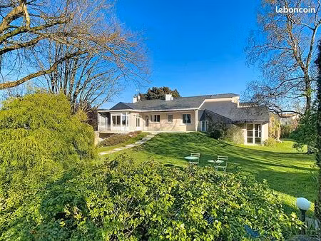 maison 9 pièces 272 m²