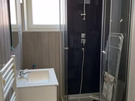 joli t2 genlis avec stationnement privé