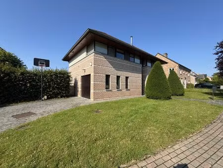 villa à louer avec garage et terrasse   waterloo (rbw41141)