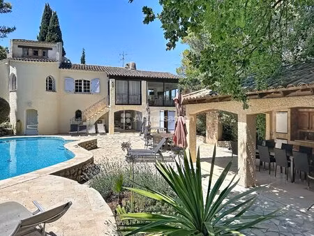 grande villa de caractère en provence avec piscin proche lorgues