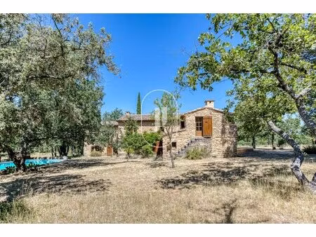 à vendre à bonnieux – mas provençal du xixe siècle avec piscine et vaste terrain naturel