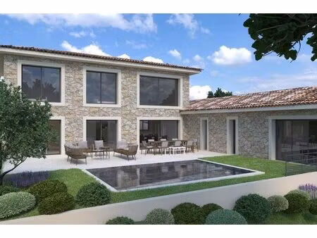 roquefort-les-pins ? terrain de 2 500 m² avec permis de constr