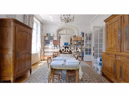 face à la cathédrale de belley  découvrez un appartement bourgeois de 147 m² où parquets e