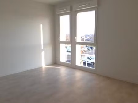 t3 avec terrasse et double parking à l'isle d'abeau