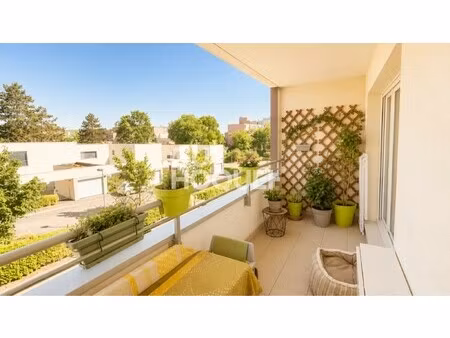 appartement 3 pièces avec balcon et double garage