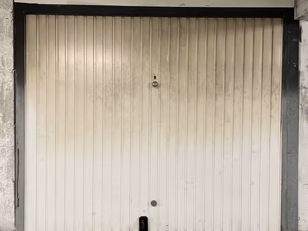 à vendre /// garage en sous-sol