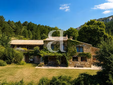 domaine d'exception sur 75 hectares - region buis-les-baronnies