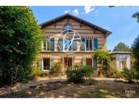 le vésinet - centre-ville - maison - 4 chambres - 134m² - terrain 504m².